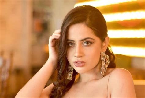 urfi javed wore  dress   nails gave   award