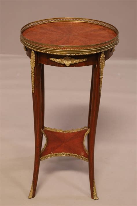FRENCH STYLE SIDE TABLE - Redlands Antique Auction