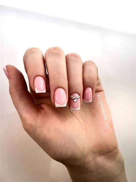 Трамплиновидная ногтевая пластина гель лак с маникюром и френч | Nails ...