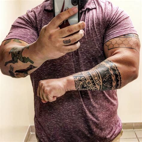 Was asked to post more so office forearms : r/forearmporn