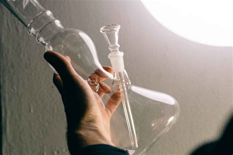 how to clean your bong