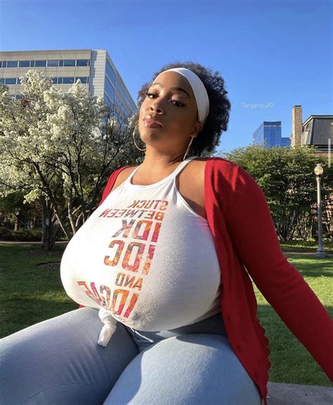 Nice T-shirt : r/2busty2hide