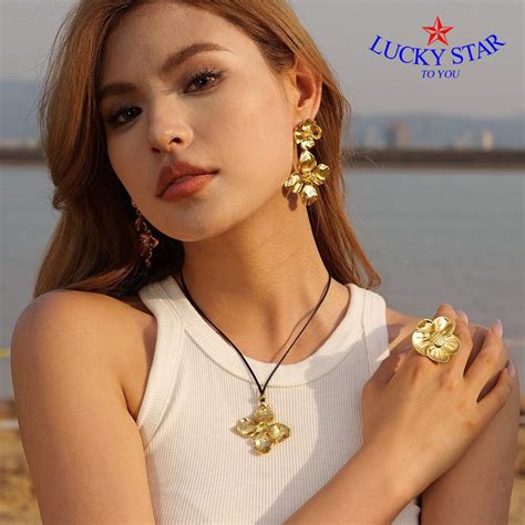 trang suc nu lucky star
