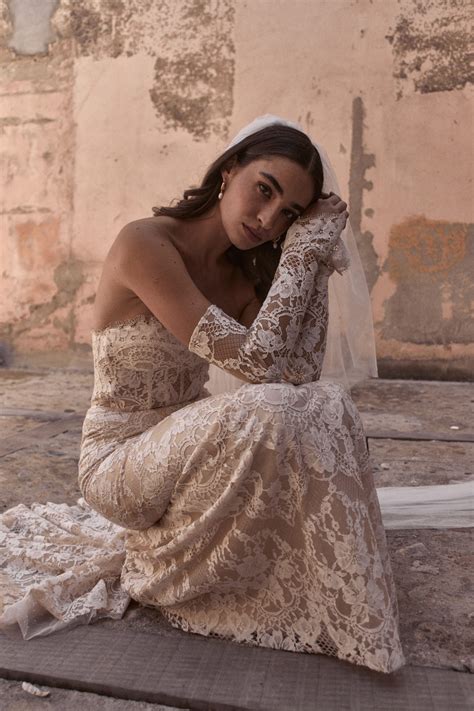 Winnie – The White Dress