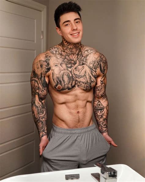Jake Andrich's Wiki, Net Worth, Husband, Family Background, Hot Photos ...