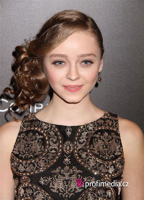 Madeleine Arthur - - hairstyle - easyHairStyler