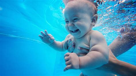 Baby swimming – cute babies love to swim underwater – how adorable to ...