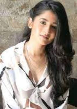 Ashlesha Thakur: Biography, Age, Movies, Family, Photos, Latest News ...