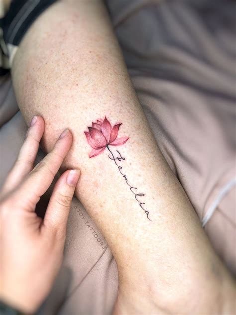 Tatuagem Na Batata Da Perna Frases - Tatuagem feminina de flor de lótus: ideias para você se inspirar na sua ...
