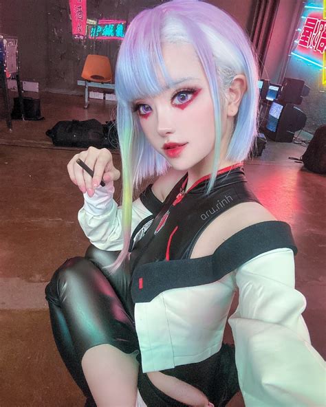 Atrevido cosplay da vida a Lucy, la waifu de Cyberpunk: Edgerunners