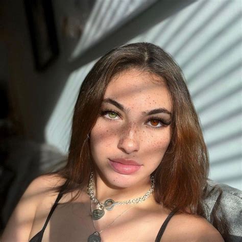 Matilda Karlsson(@ollek2021443) | เรื่องราว Snapchat ตลอดจน Spotlight ...