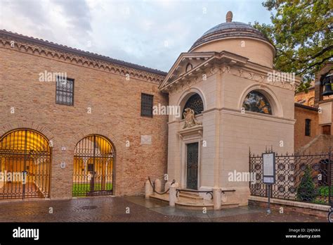 Tomb of Dante Alighieri in Ravenna, Italy Stock Photo - Alamy