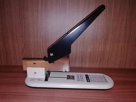 Мощный степлер KW-Trio 50LB с максимальной толщиной сшивания бумаги до ...