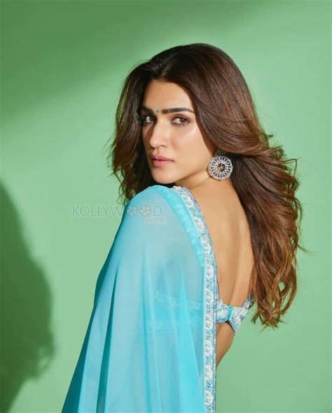 Sexy Babe Kriti Sanon Pictures 01 (235522) | Kollywood Zone