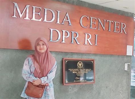 dunia jurnalis  politik eka handayani pilih kendarai pks