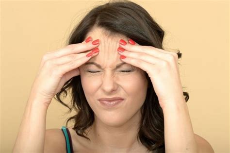 Симптомы мигрени у женщин | MedAboutMe