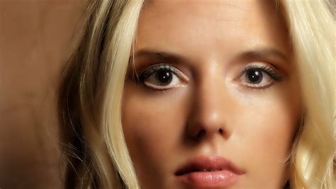 Beautifully bare: Nude lips for summer