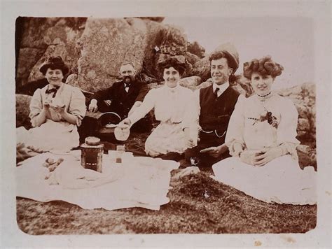 How to Restore Old Photos without Photoshop?