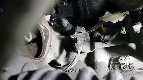Где расположен датчик коленвала Opel Astra H.Снятие и проверка датчика ...
