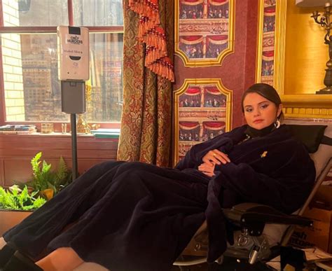Experts Reveal Selena Gomez's Secret to Staying Grounded - ph7dm5o