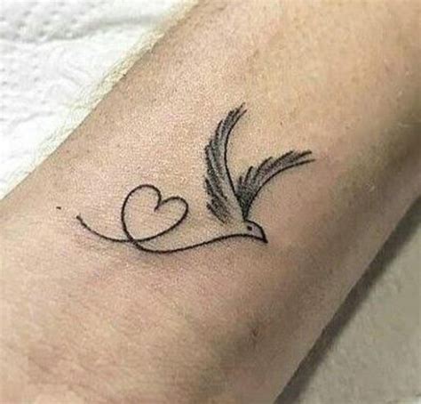 Тату с буквой "к" на запястье (ФОТО) - trendymode.ru