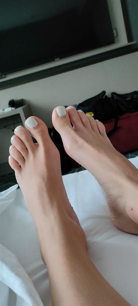 Wife’s sexy feet! : r/Wifesfeetpics
