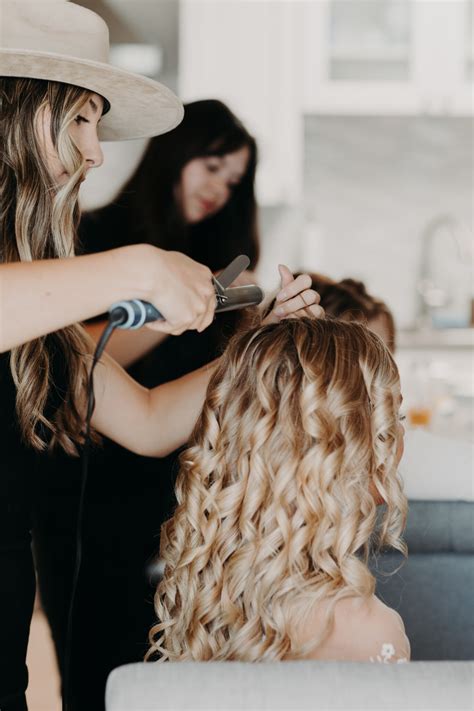 The secret to making hair down bridal hairstyles last all day 42