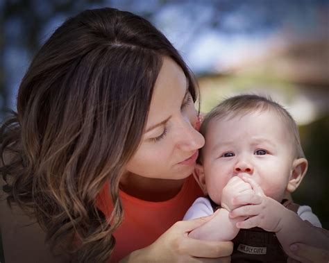 baby mother mom   photo  pixabay