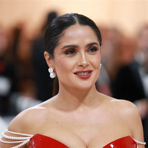 Salma Hayek Sexy Photos