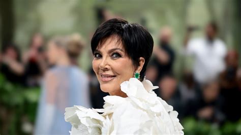 Kris Jenner Stuns Fans With a New Hairstyle - EntertainmentNow