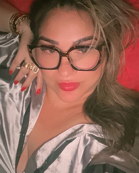 Crystina Siqueira (@celmacristinasiqueirada) • Instagram photos and videos