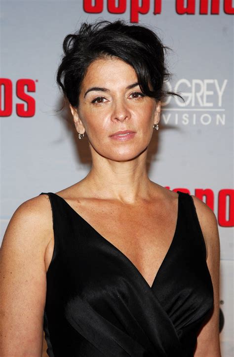 Annabella Sciorra Legs