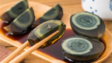 bizarre foods    world  people  eat