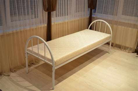 Двухместные металлические двухъярусные кровати - 86 фото