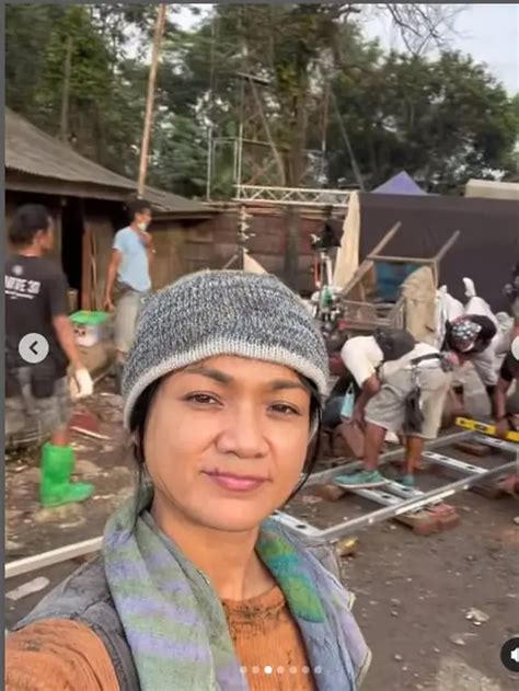 6 Potret Nirina Zubir di TPA Bantar Gebang, Totalitas saat Syuting ...