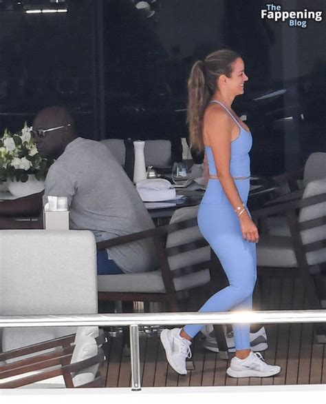 Michael Jordan's Latina Wife Serves Him Breakfast Wearing Yoga Pants