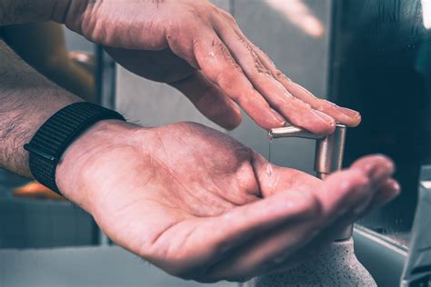 how to get hot pepper oil off hands