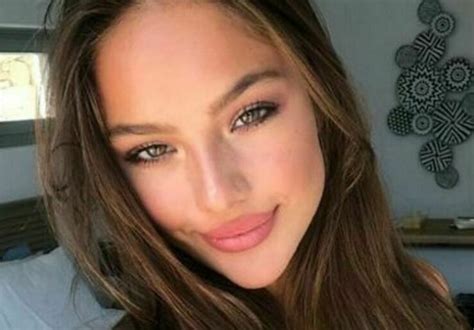 «Ай, какие бедра»: экс-любовница Тимати поразила роскошной фигурой в бикини