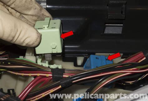 BMW Z4M DME (Engine Control Module), Relay and Main Fuse Replacing | E85 (2003-2008) | Pelican