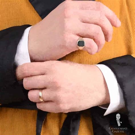 The History and Evolution of Men's Pinky Rings: From Tradition to Trend