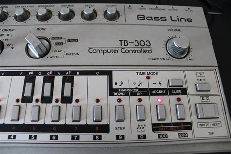Photo Roland TB-303 : Roland TB-303 (30793) (#1725284) - Audiofanzine
