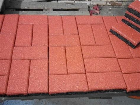 Плитка тротуарная прорезиненная: Тротуарная плитка из резиновой крошки