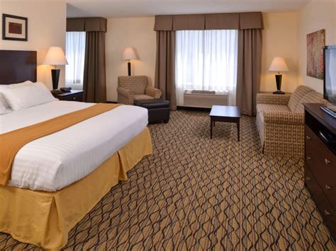 Holiday Inn Express St. Croix Valley Guest Room & Suite Options