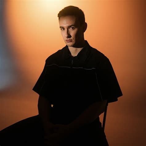 Хепі-енд - YouTube Music
