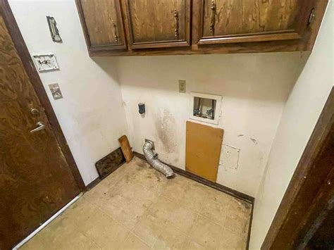 10/2 BEAUTIFUL BRICK HOME * TULSA, OKLAHOMA | Lippard Real Estate and