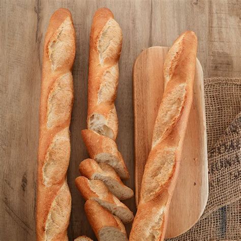 Bánh Mì Baguette Giá: Khám Phá Hương Vị Pháp Tại Việt Nam