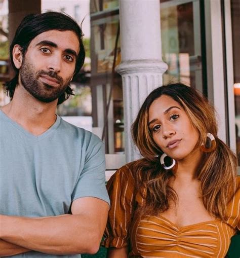 mona  indie pop singer   catchy sound