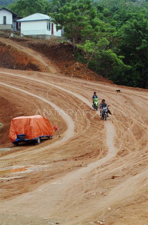 pembukaan jalan  antara foto