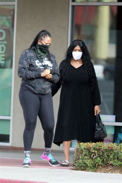 Kobe Bryant’s parents and sis get together on first anniversary of