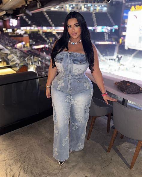 Tania Bombon - Tania Bombon added a new photo.